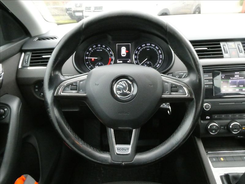 Škoda Octavia 2,0 TDi SCOUT,4x4,2x kola,DPH - fotka 28 z 37