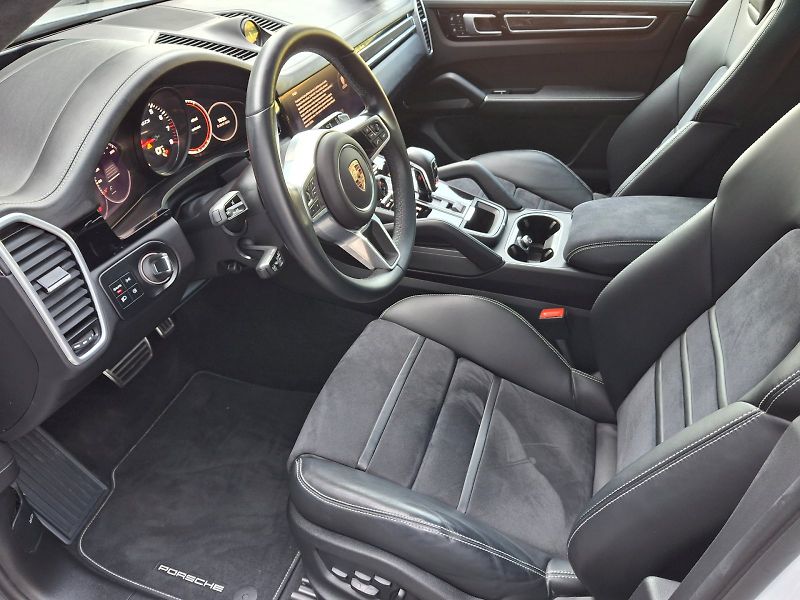 Porsche Cayenne (2023) GTS 4,0 338kW - fotka 11 z 35