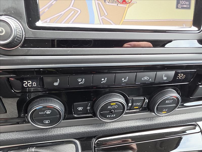 Volkswagen Multivan 2,0 TDi DSG BULLI KŮŽE 7 míst - fotka 21 z 50