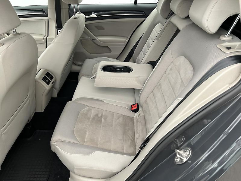 Volkswagen Golf 1.6 TDI Highline - fotka 8 z 21