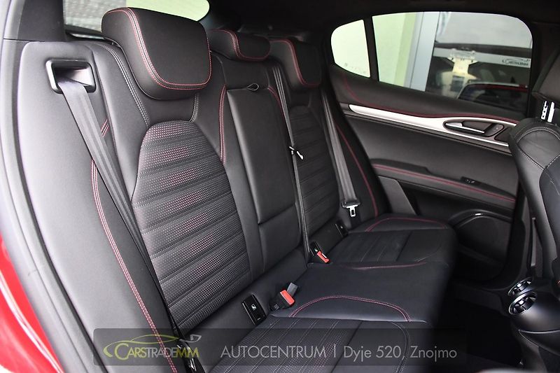 Alfa Romeo Stelvio 2.0T Q4 206KW TRIBUTO ITALIANO - fotka 17 z 50