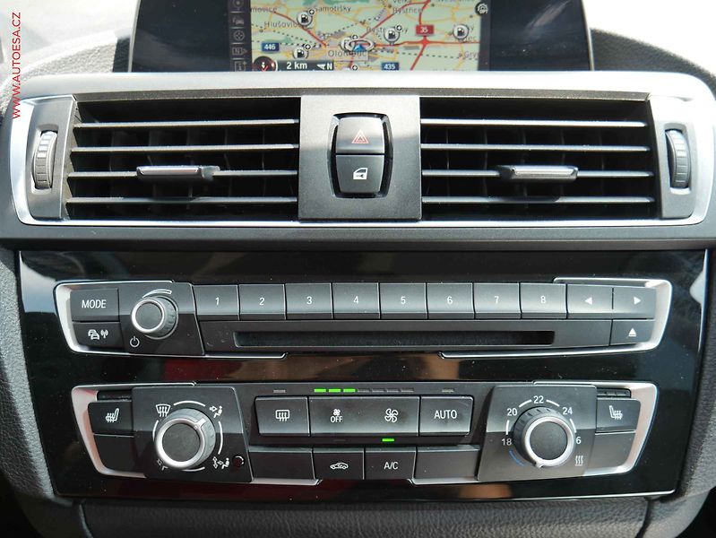 BMW Řada 1 (2015) 1.5D, Navigace, výhřev - fotka 18 z 22