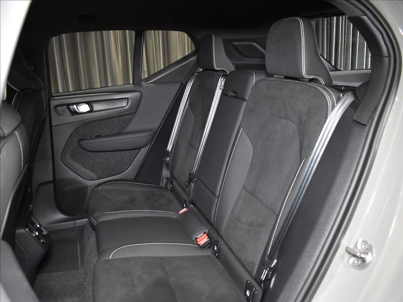 Volvo XC40 2,0 B4 PLUS Dark BLIS,Bezklíč - fotka 9 z 22