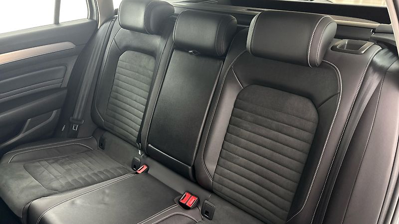 Volkswagen Passat 2.0 TDI DSG Elegance Variant - fotka 16 z 27