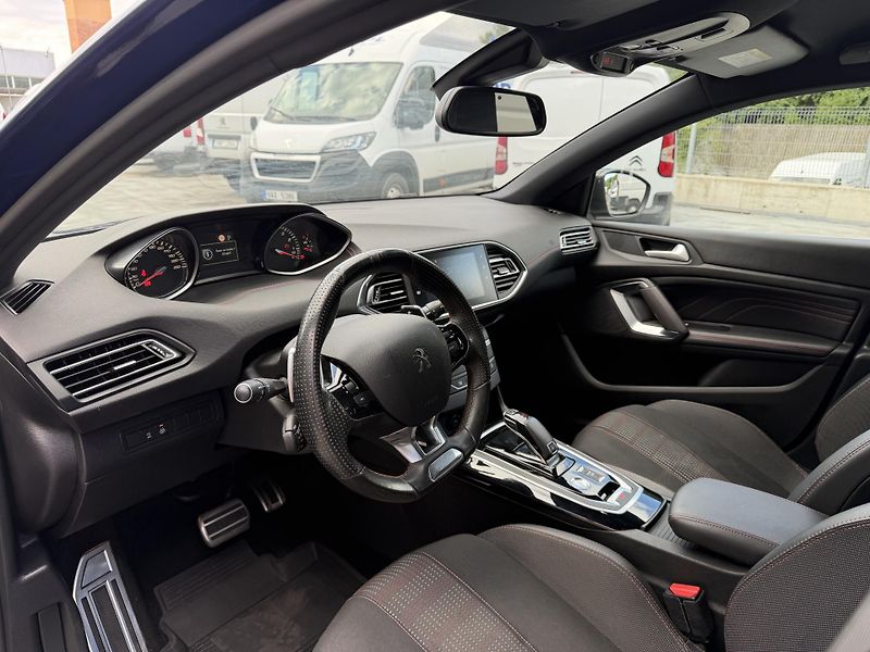 Peugeot 308 (2019) SW GT LINE 1.2 130k EAT8 - fotka 19 z 38