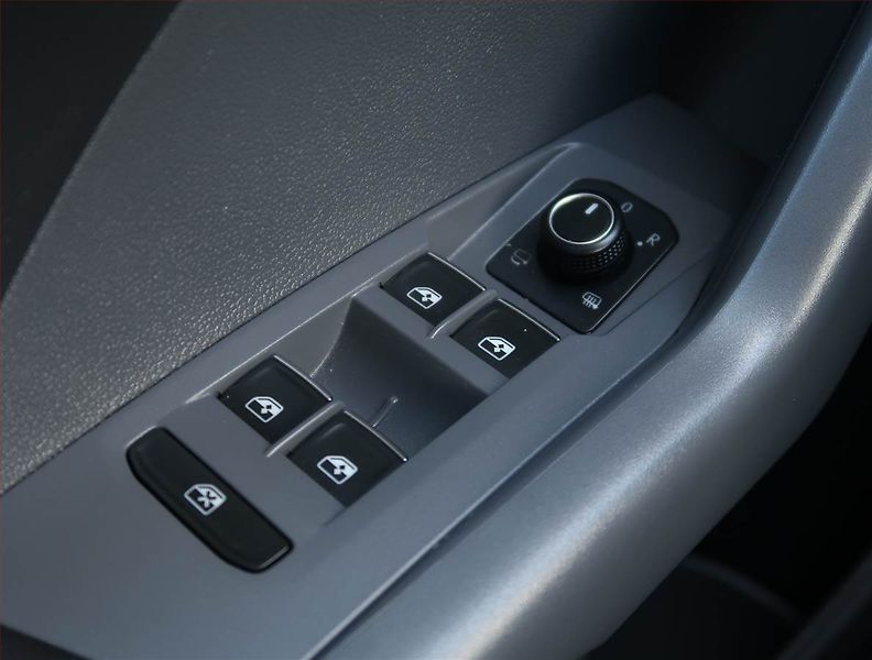 Volkswagen T-Cross (2019) 1.0 TSI, Serv.kniha, Tempomat - fotka 15 z 19