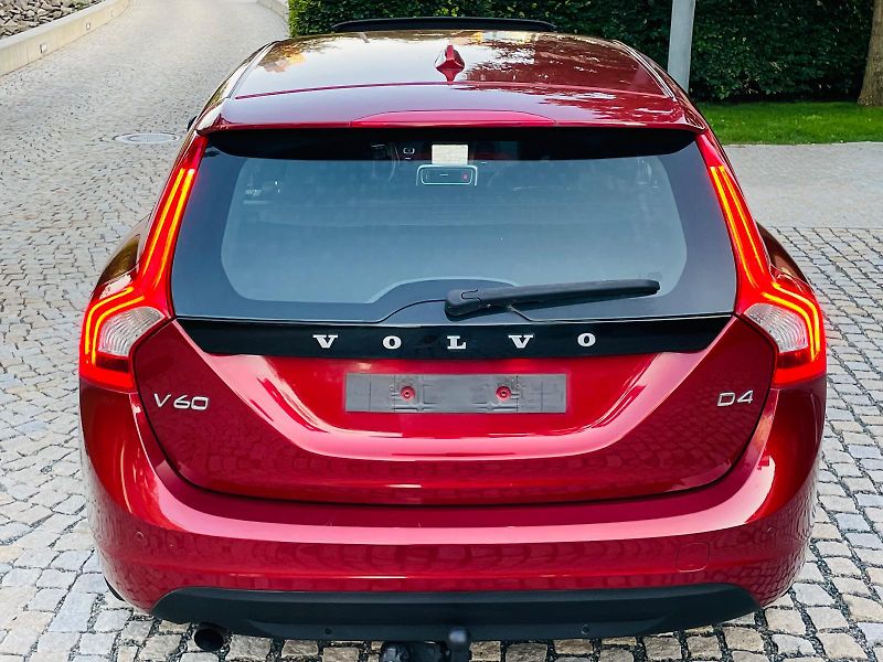 Volvo V60 2.0D4 5VÁLEC SERVISKA TAŽNÉ - fotka 14 z 48