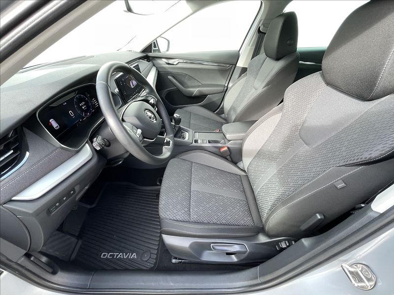 Škoda Octavia 2,0 TDI Combi Style NAVI+PDC - fotka 4 z 24