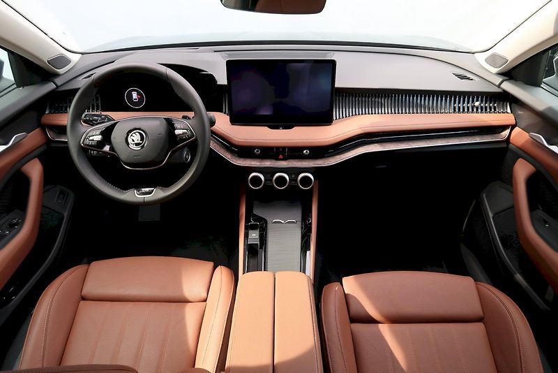 Škoda Superb (2024) Combi L&K 2,0 TDi/110  kW DSG - fotka 5 z 33