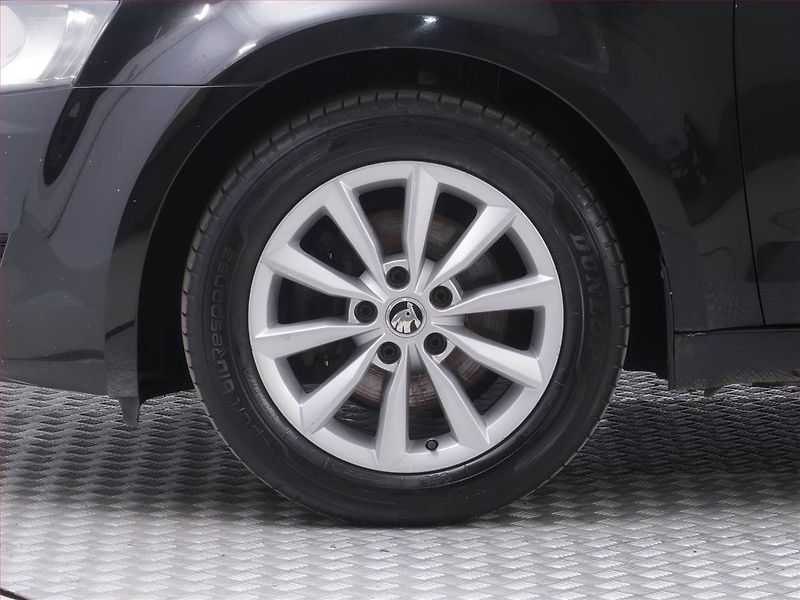 Škoda Octavia (2014) 1.6 TDI, ČR,1.maj, Tempomat - fotka 15 z 17