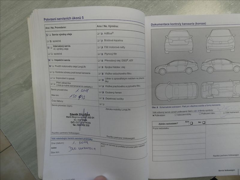 Volkswagen Touareg 3,0 TDi V6 180kW, webasto, DPH - fotka 42 z 50