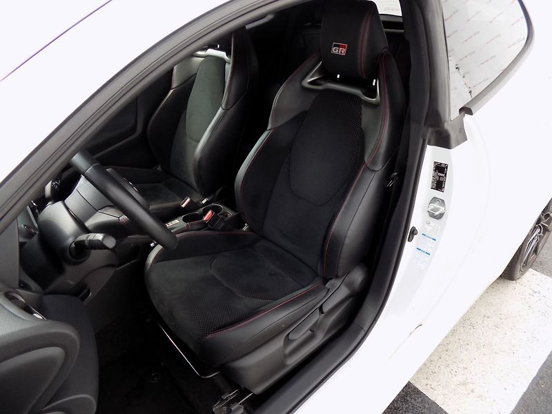 Toyota GR Yaris (2020) 1.6i/16V/FOUR/AWD/LED/ČR/ - fotka 11 z 32