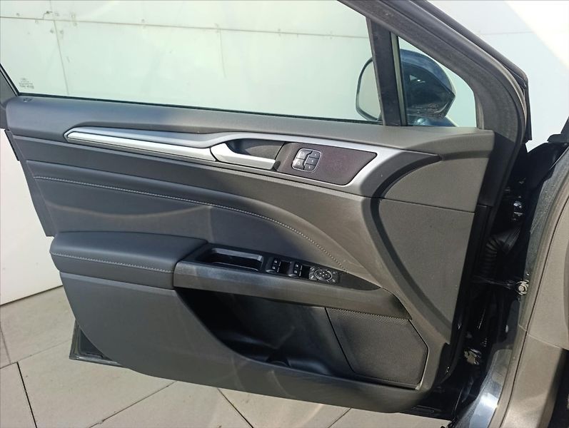 Ford Mondeo 2,0 TDCi Automat Kamera Navi - fotka 12 z 45