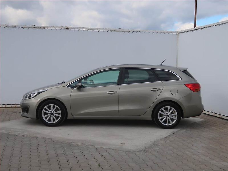 Kia Ceed (2017) Gold 1.4 CVVT, Serv.kniha - fotka 3 z 17