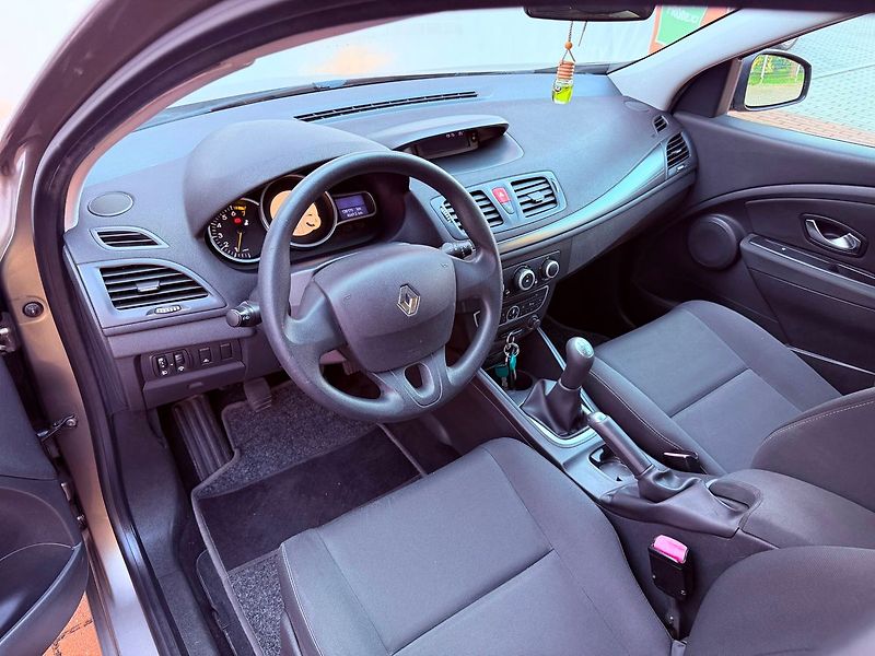 Renault Mégane 1.6 16V, ČR, 1.Maj - fotka 14 z 21