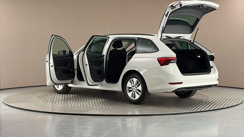 Škoda Octavia 2.0 TDI Ambition Combi - fotka 7 z 23