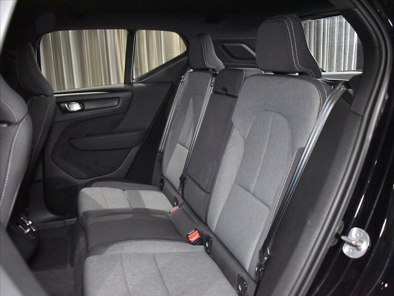 Volvo XC40 2,0 B3 PLUS Dark Bezklíč - fotka 9 z 22