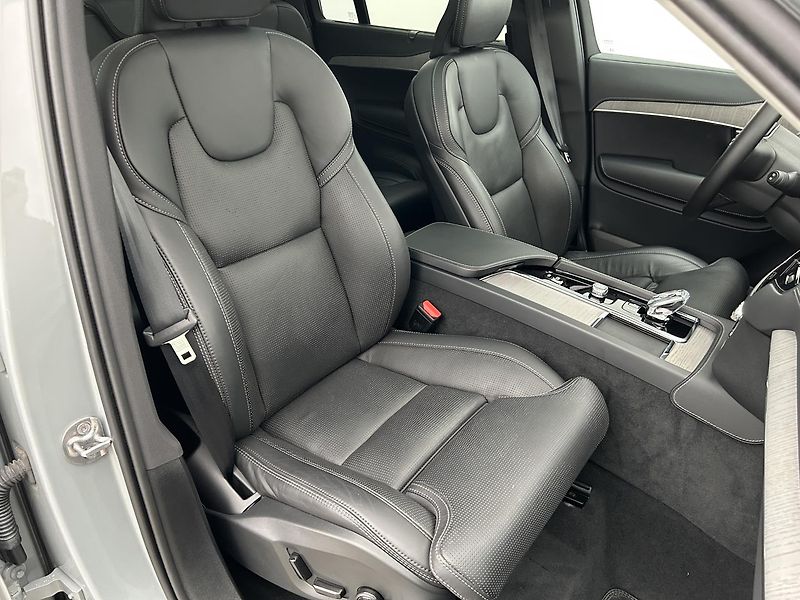 Volvo XC90 2.0  B5 4x4 Plus - fotka 13 z 30