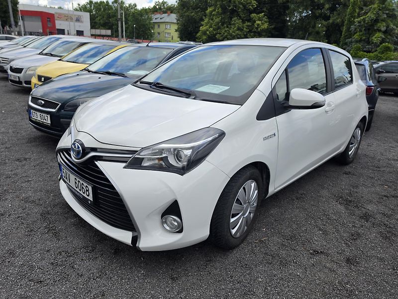 Toyota Yaris 1.5 Hybrid Automat  - fotka 2 z 16