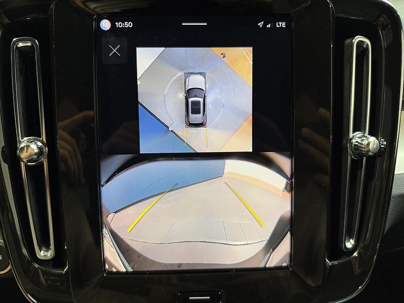Volvo XC40 B3 Plus Dark DCT - fotka 9 z 17