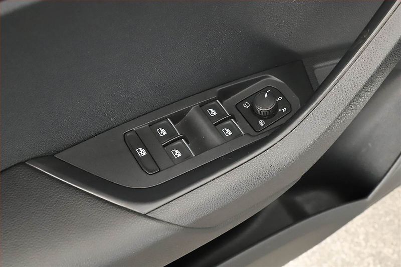 Škoda Karoq (2017) Style 2.0 TDI, 4X4 - fotka 17 z 17