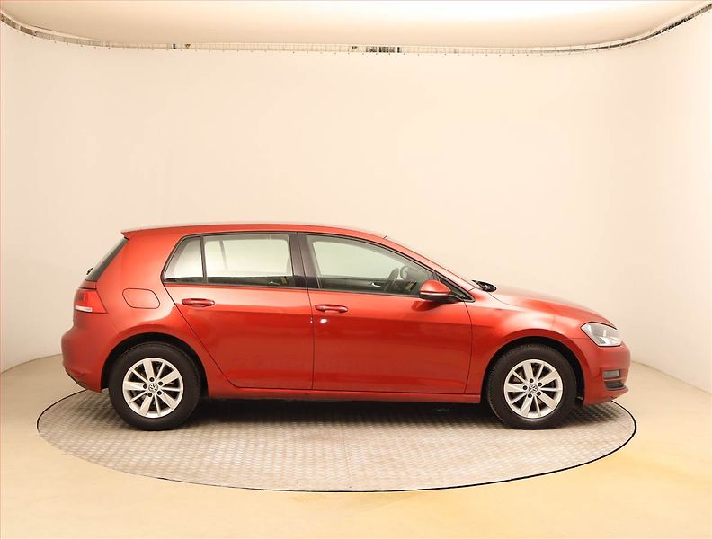 Volkswagen Golf (2014) Comfortline 1.2 TSI - fotka 6 z 23