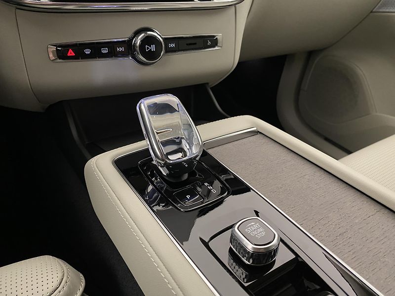 Volvo XC90 (2025) T8 AWD RECHARGE BRIGHT PLUS 7m - fotka 37 z 75