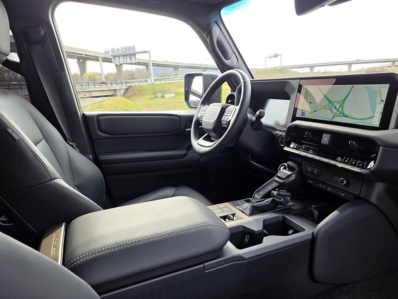 Toyota Land Cruiser 2.8-INVINCIBLE-ZÁRUKA-DPH - fotka 70 z 77