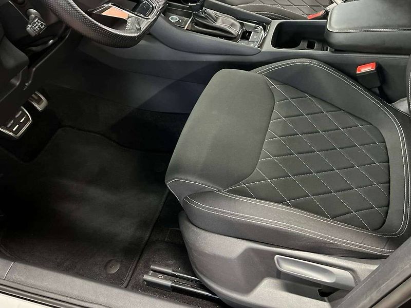 Škoda Karoq (2023) 1.5 TSI Sportline - fotka 12 z 20