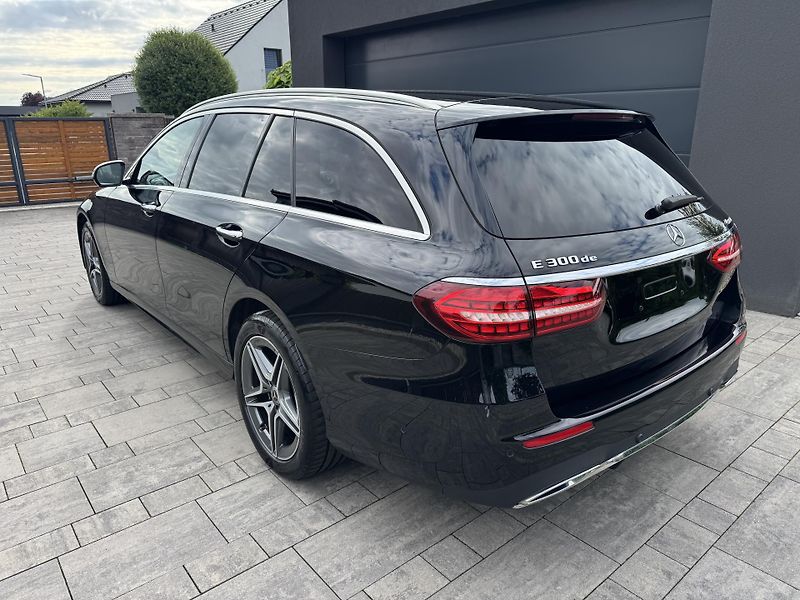 Mercedes-Benz Třídy E (2022) E 300de 4MATIC AMG Hybrid Tažn - fotka 6 z 28