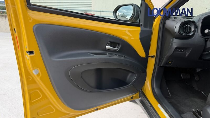 Toyota Aygo 1.5HEV GR SPORT - fotka 14 z 25