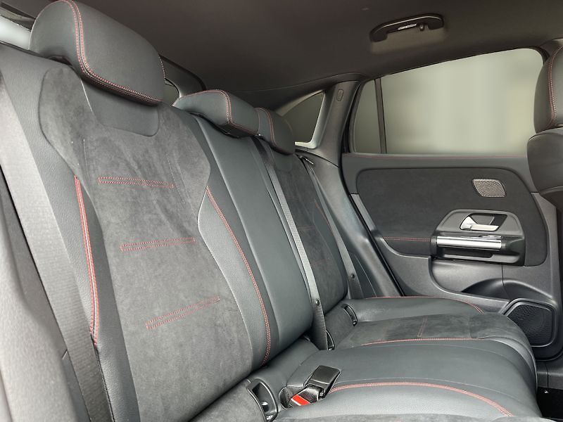 Mercedes-Benz GLA 200 d AMG Night - fotka 20 z 21