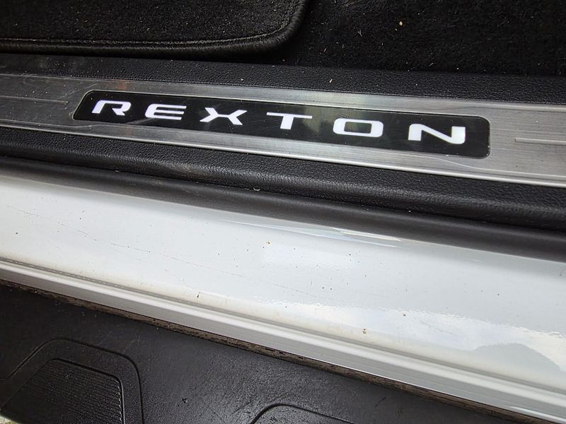 SsangYong Rexton 2.2-4x4-TAŽNÉ 3t-AUTOMAT - fotka 26 z 34