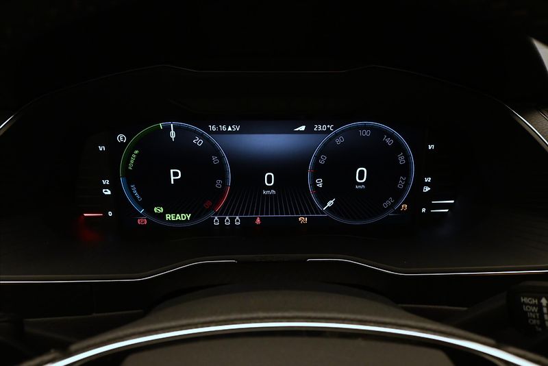 Škoda Superb 1,4 TSI 115kW iV DSG Sportline - fotka 16 z 32