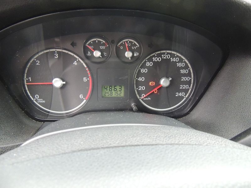 Ford Focus (2006) 1,6TDCi,80kw,Combi,klima - fotka 13 z 30