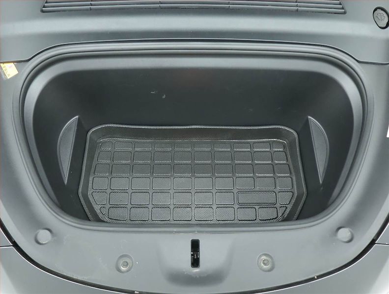 Tesla Model Y (2022) Long Range AWD 79kWh, SoH 89% - fotka 16 z 19
