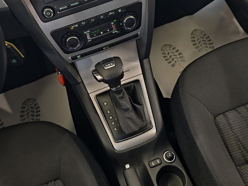 Škoda Octavia 1.4 TSi 90kW DSG PDC, TEMPOMAT - fotka 14 z 22
