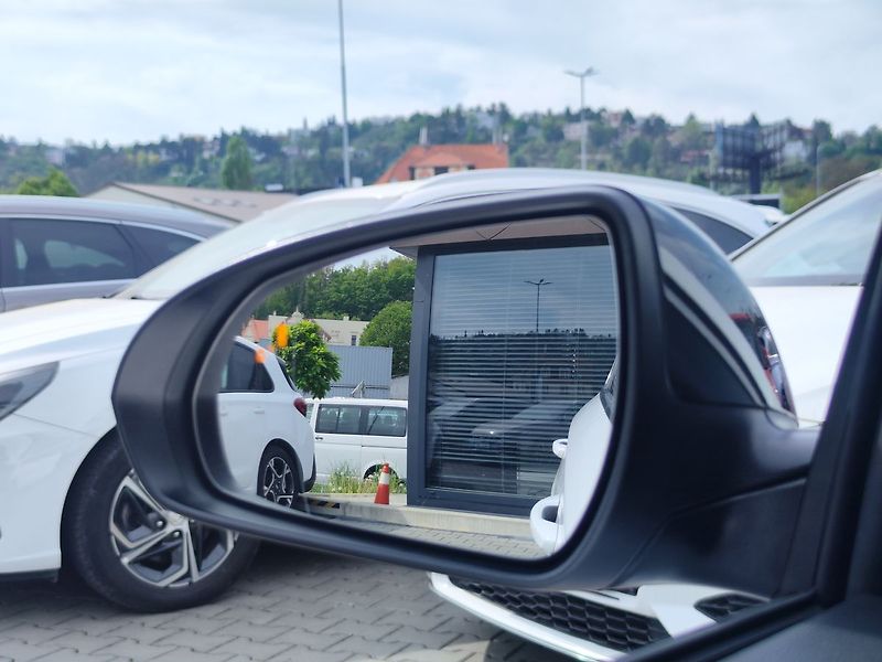 Hyundai i30 1.5 T -GDi/117kW Premium DCT - fotka 15 z 39