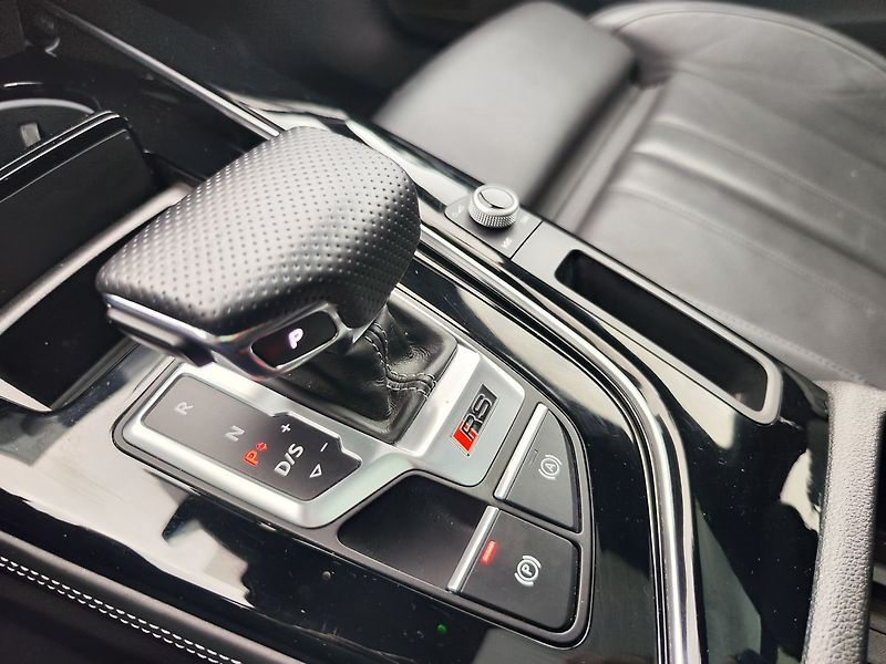 Audi RS 4 2.9 TFSI/331kW RS Dynamic pake - fotka 31 z 41