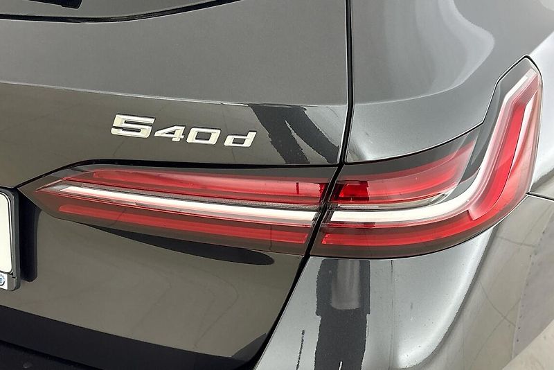 BMW Řada 5 540d xDrive Touring - fotka 5 z 24