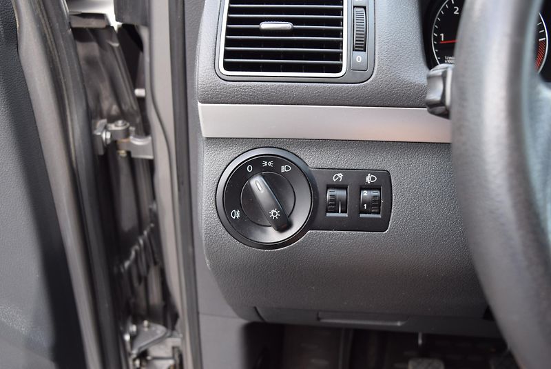 Volkswagen Touran (2010) 1.6TDI 77kw TRENDLINE BMT NAV  - fotka 29 z 48