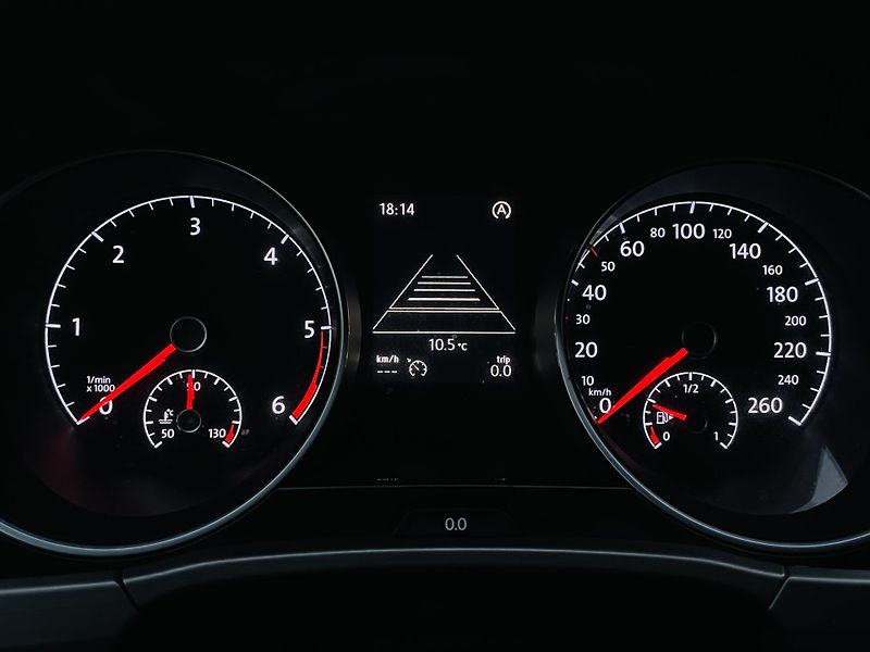 Volkswagen Touran 1.6TDI AUT SERVISKA 7MÍST LED  - fotka 40 z 42