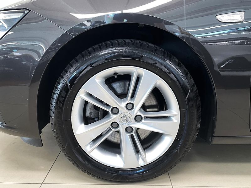 Opel Insignia ST 2,0CDTi 128kW 4X4, ČR - fotka 23 z 30