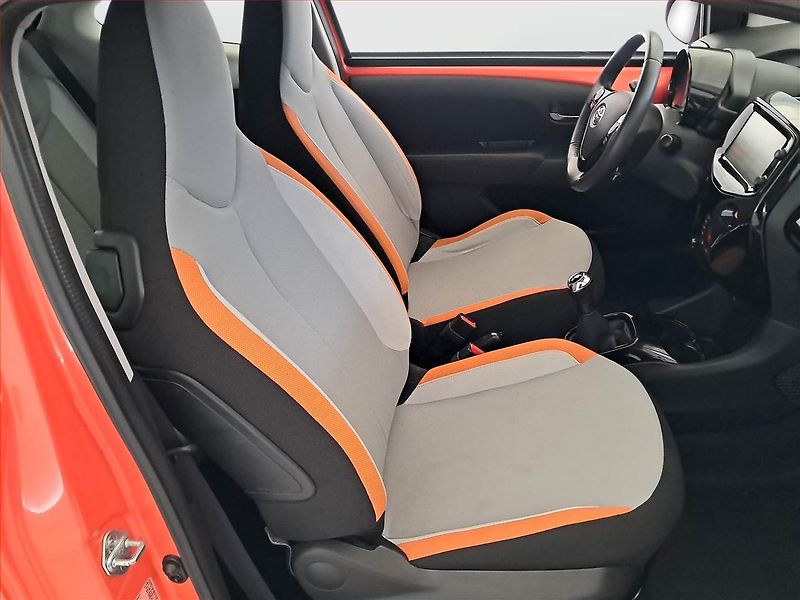 Toyota Aygo (2015) 1.0 VVT-i, Park. senzory - fotka 9 z 16