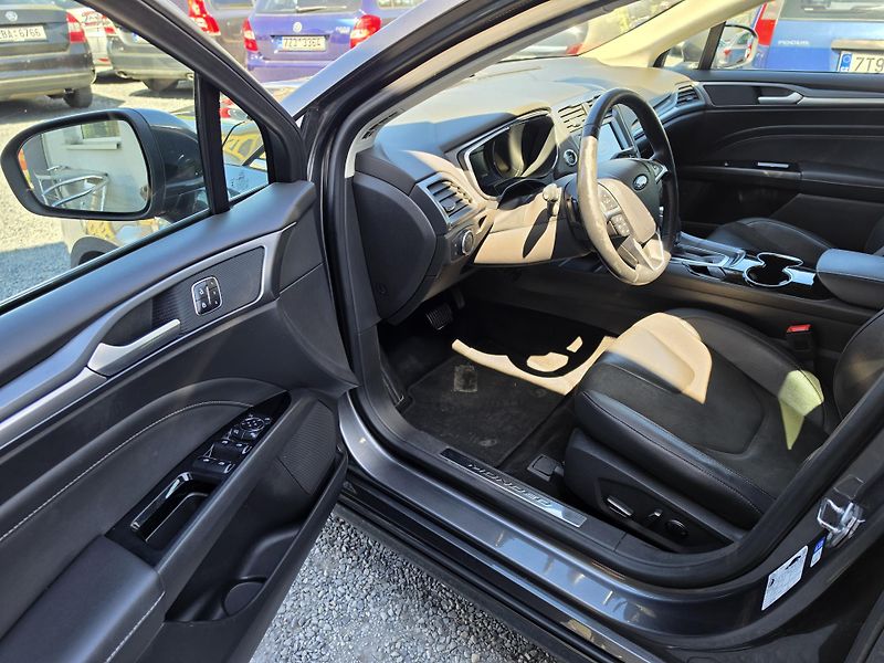 Ford Mondeo 2.0TDCi Titanium Led 4x4 Autom - fotka 23 z 26