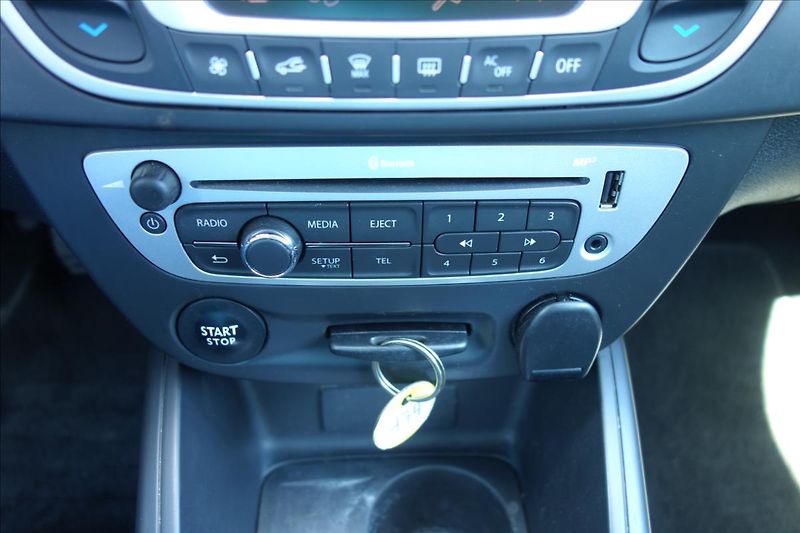 Renault Mégane 1,2 TCe, ČR, 1 MAJ., LIMITED. - fotka 23 z 30
