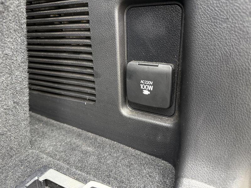 Toyota Land Cruiser 2.8 D-4D AT AWD 130 kW Executi - fotka 27 z 28