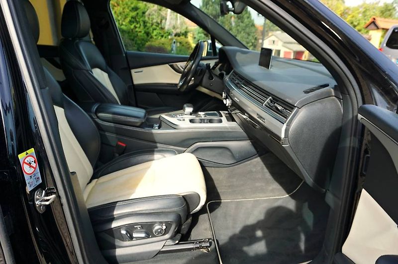 Audi SQ7 (2017) SQ 4,0 TDI V8 320 kW - fotka 16 z 55