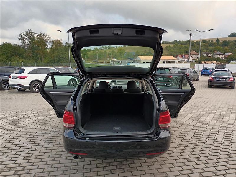 Volkswagen Golf 1,2 TSI,77KW,DIGIKLIMA,SERVIS - fotka 17 z 36