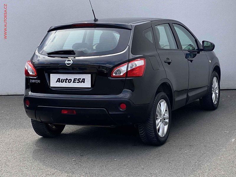 Nissan Qashqai (2011) 1.6i 4x2, Acenta - fotka 4 z 16